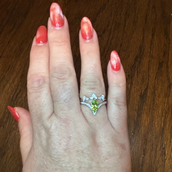 Jewelry - NWT Bomb Party Peridot Stacking rings.